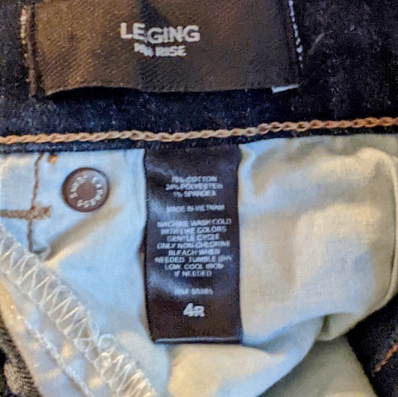 LIKE NEW! Express, Women's (4) High-Rise Legging Jeans, Distressed, Dark Wash - Picture 6 of 12